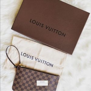 Louis Vuitton Damier Ebene Wristlet